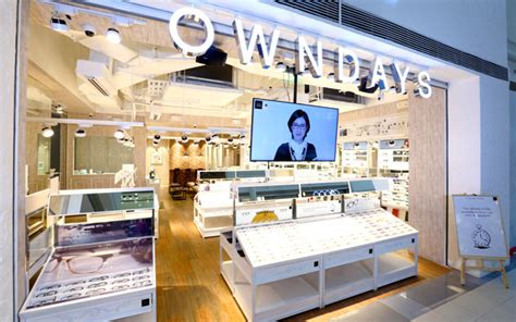 OWNDAYS Robinsons Galleria.